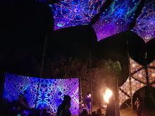 Charger l'image dans la galerie, Torus tenture UV psychédélique fractal